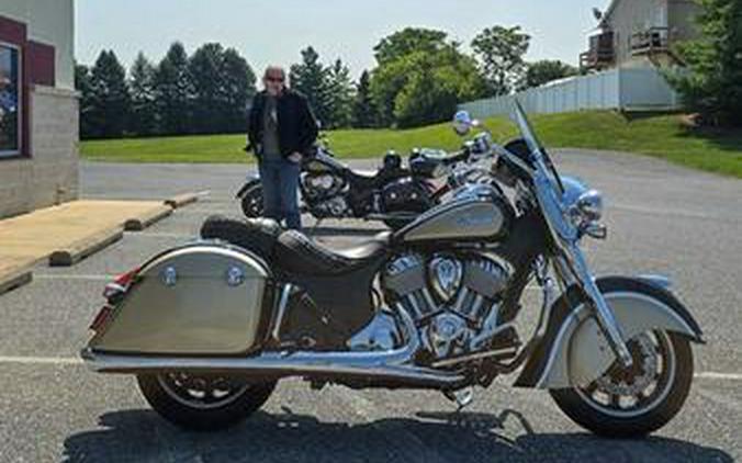 2022 Indian Motorcycle® Springfield® Black Metallic/Dirt Track Tan