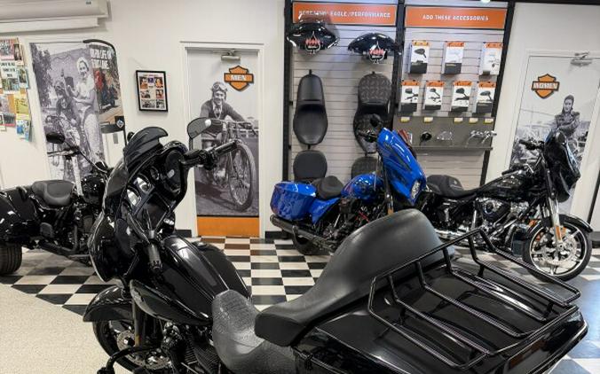 2022 Harley-Davidson® Street Glide® Special Vivid Black - Black Finish