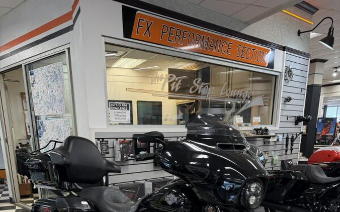 2022 Harley-Davidson® Street Glide® Special Vivid Black - Black Finish