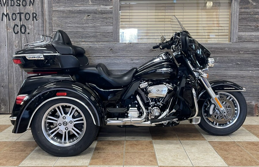 2017 Harley-Davidson Tri Glide Ultra Vivid Black