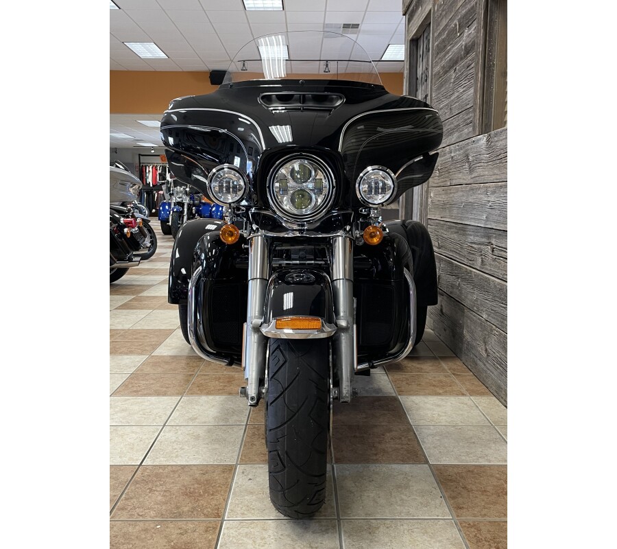 2017 Harley-Davidson Tri Glide Ultra Vivid Black