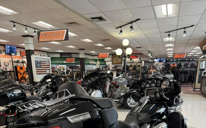 2017 Harley-Davidson® Ultra Limited Vivid Black
