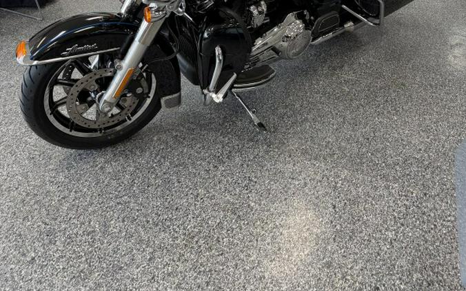 2017 Harley-Davidson® Ultra Limited Vivid Black