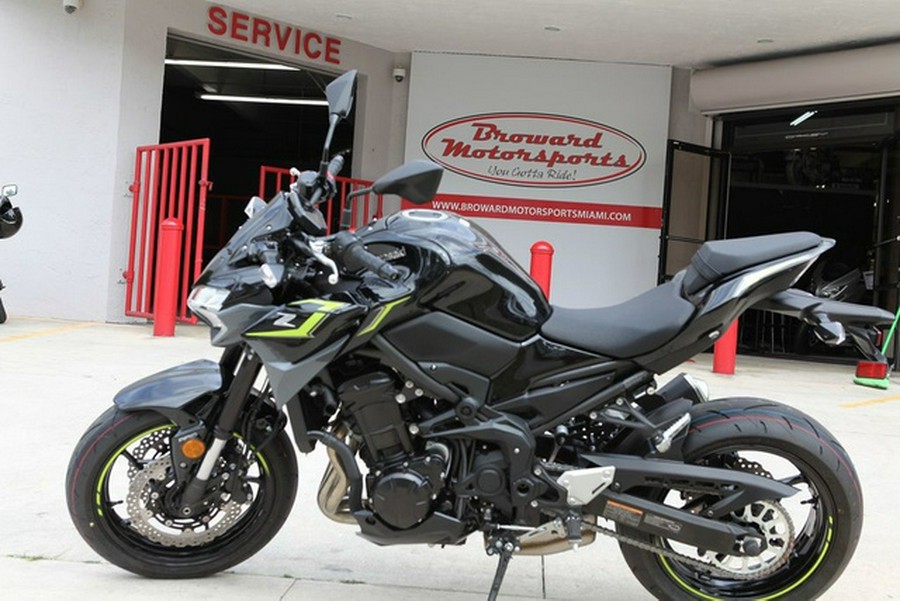 2024 Kawasaki Z900 ABS Metallic Spark Black/Metallic Matte Dark