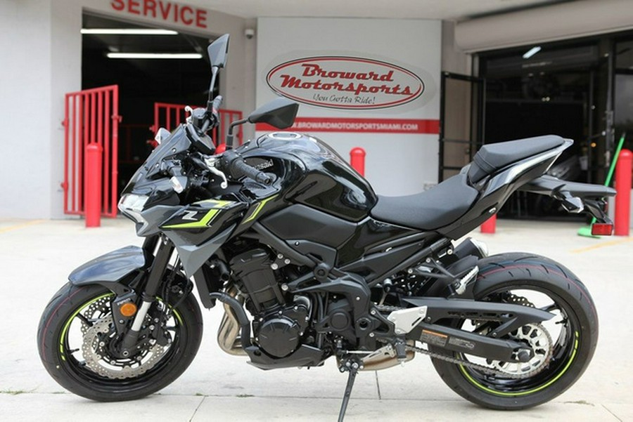 2024 Kawasaki Z900 ABS Metallic Spark Black/Metallic Matte Dark