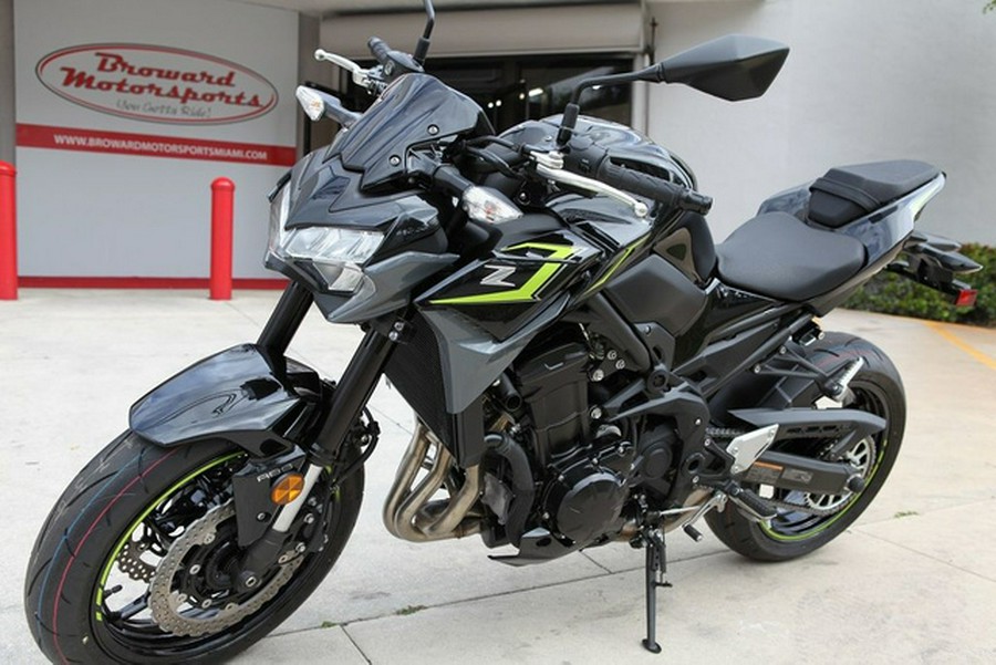 2024 Kawasaki Z900 ABS Metallic Spark Black/Metallic Matte Dark