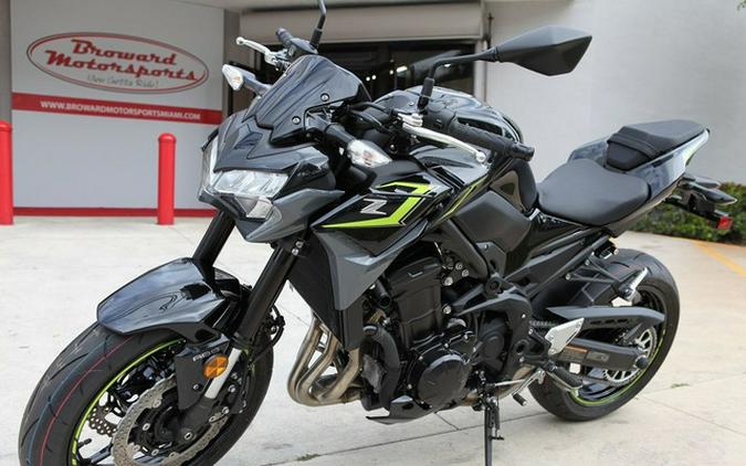 2024 Kawasaki Z900 ABS Metallic Spark Black/Metallic Matte Dark