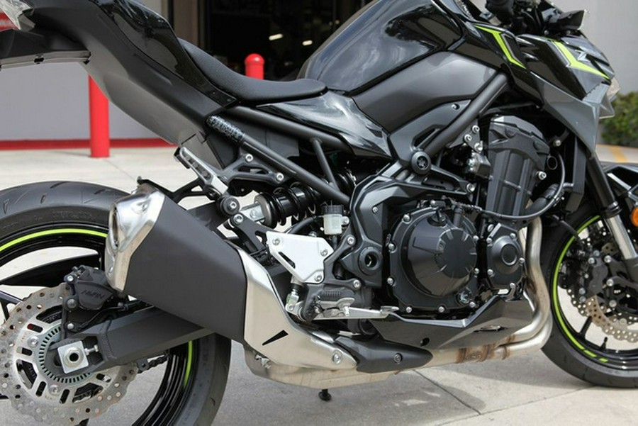 2024 Kawasaki Z900 ABS Metallic Spark Black/Metallic Matte Dark