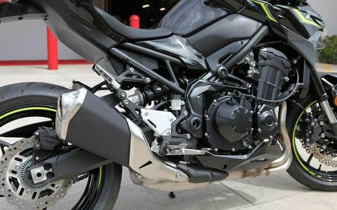 2024 Kawasaki Z900 ABS Metallic Spark Black/Metallic Matte Dark