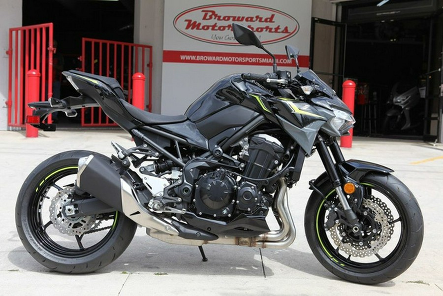 2024 Kawasaki Z900 ABS Metallic Spark Black/Metallic Matte Dark