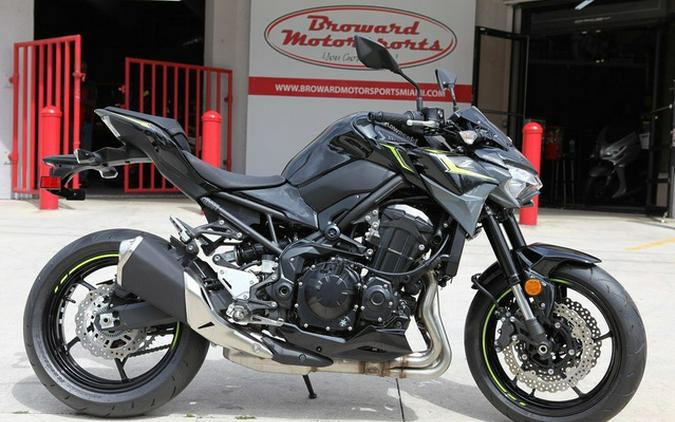 2024 Kawasaki Z900 ABS Metallic Spark Black/Metallic Matte Dark