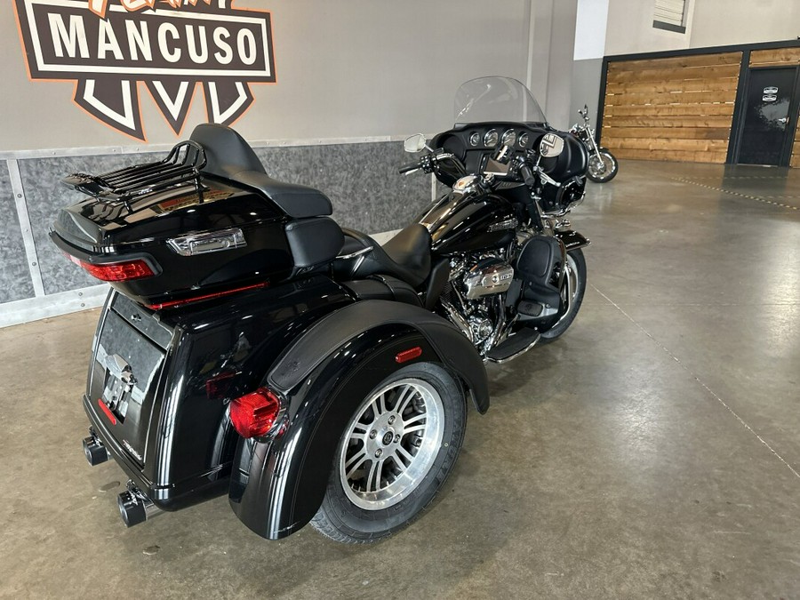 2018 Harley-Davidson® Tri Glide® Ultra FLHTCUTG