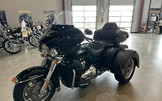 2018 Harley-Davidson® Tri Glide® Ultra FLHTCUTG