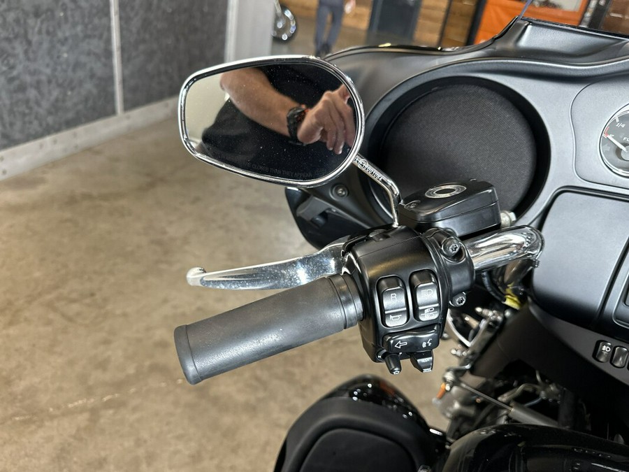 2018 Harley-Davidson® Tri Glide® Ultra FLHTCUTG