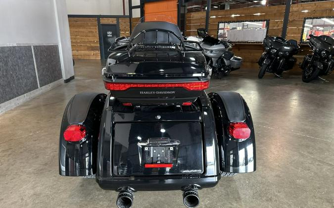 2018 Harley-Davidson® Tri Glide® Ultra FLHTCUTG