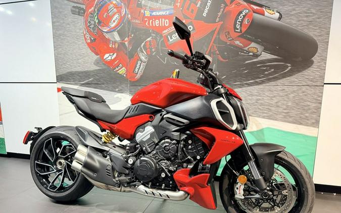 2024 Ducati Diavel V4 Red