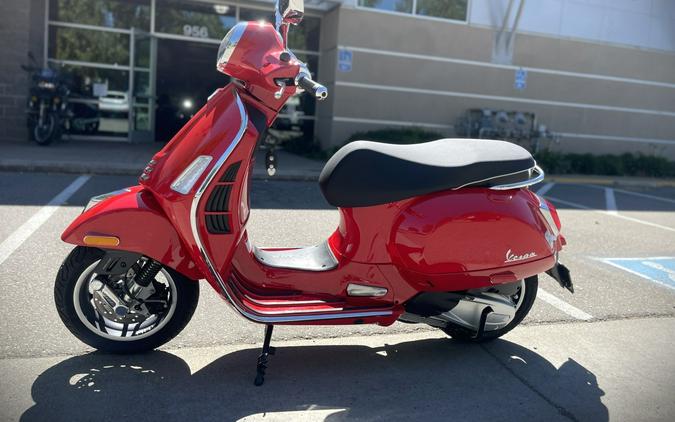 2023 Vespa GTS 300 Review [Scooter Testing in Italy]