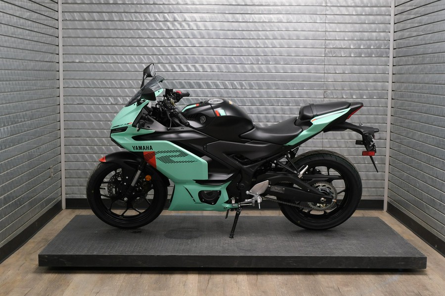 2026 YAMAHA YZFR3 ABS