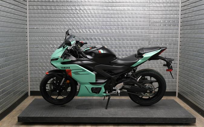 2026 YAMAHA YZFR3 ABS