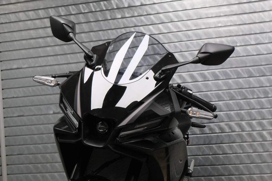 2026 YAMAHA YZFR3 ABS