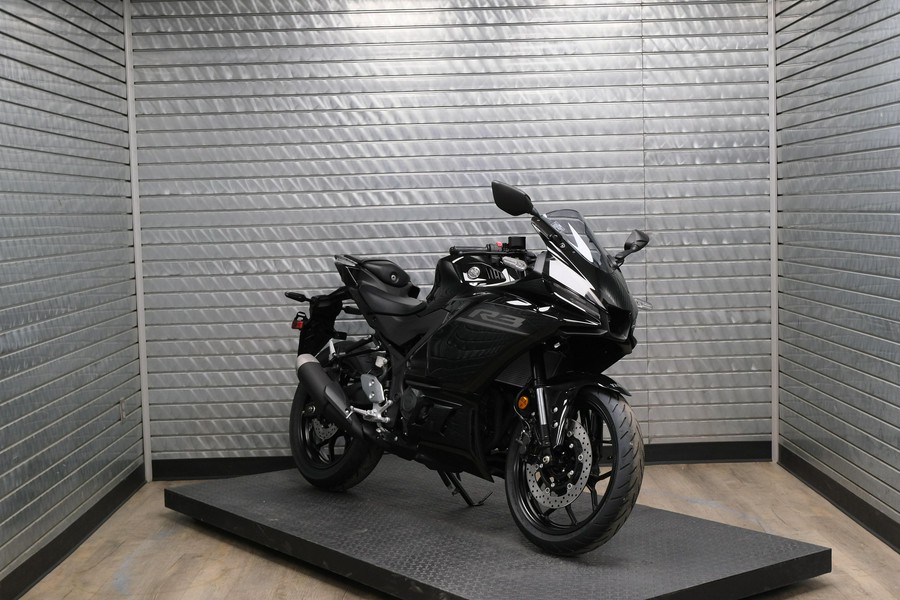 2026 YAMAHA YZFR3 ABS