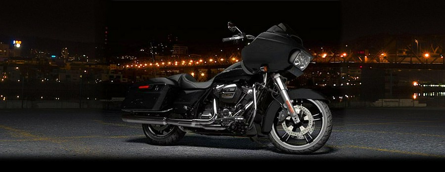 2017 Harley-Davidson® Road Glide® white