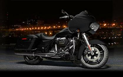 2017 Harley-Davidson® Road Glide® white