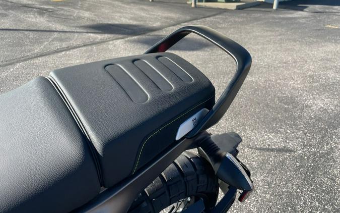 2022 Husqvarna Svartpilen 401