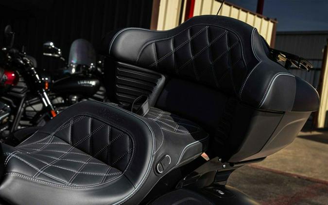 2026 Indian Pursuit Dark Horse 112 W/ Powerband Audio Black