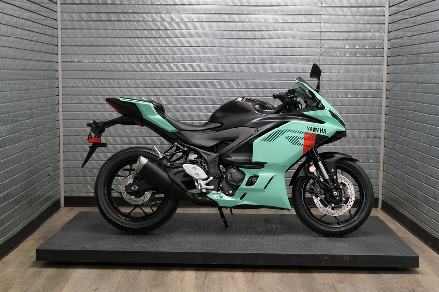 2026 YAMAHA YZFR3 ABS