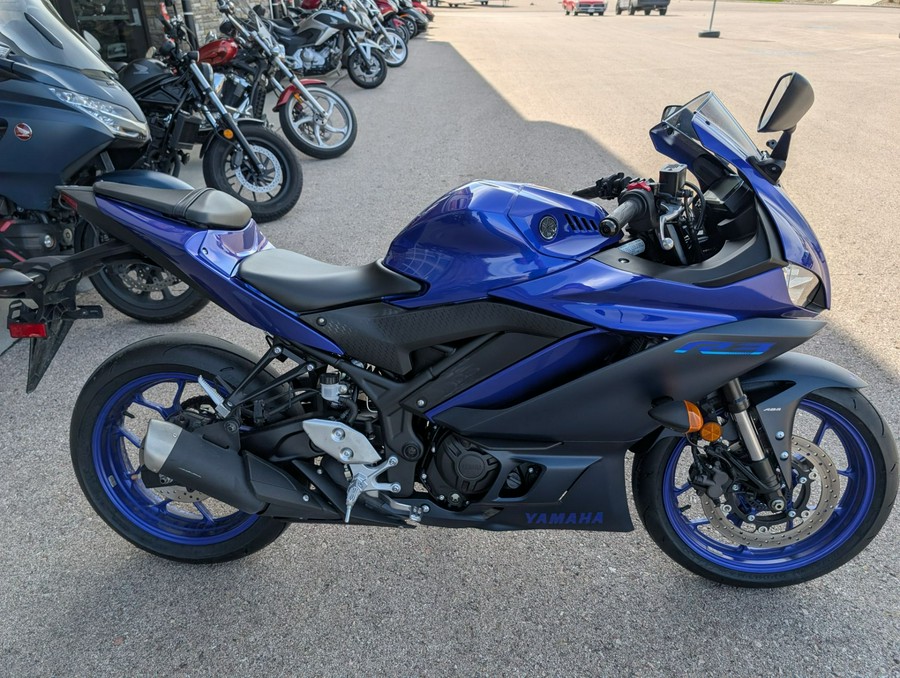 2023 Yamaha YZF-R3 ABS