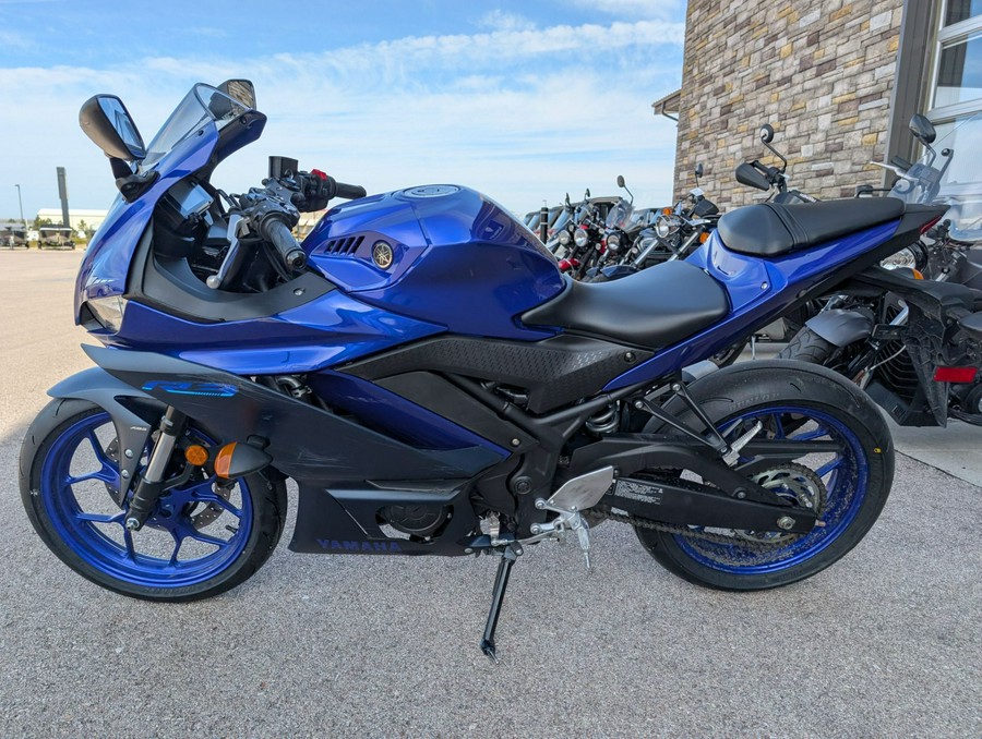 2023 Yamaha YZF-R3 ABS