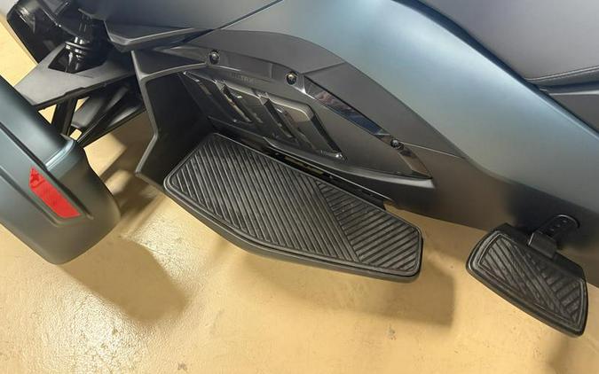 2026 Can-Am® Spyder RT Limited Dark