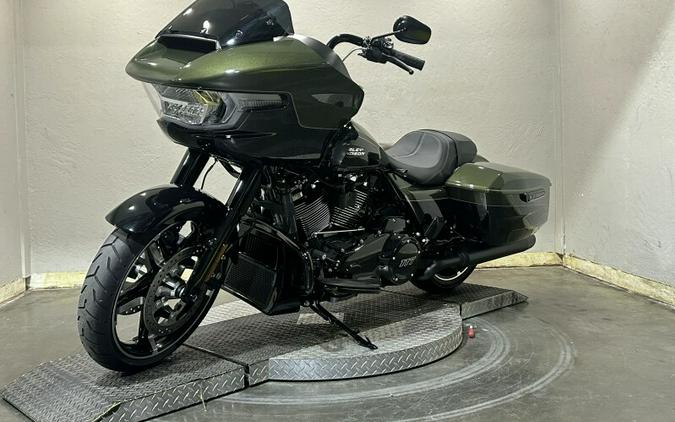 Harley-Davidson® Road Glide® 2026 FLTRX 84667319 VIVID BLACK