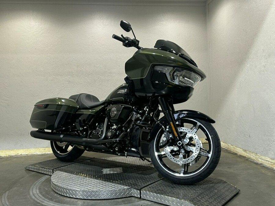 Harley-Davidson® Road Glide® 2026 FLTRX 84667319 VIVID BLACK
