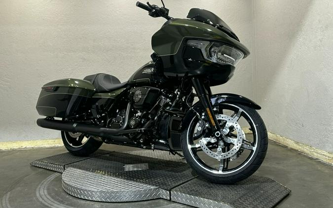 Harley-Davidson® Road Glide® 2026 FLTRX 84667319 VIVID BLACK