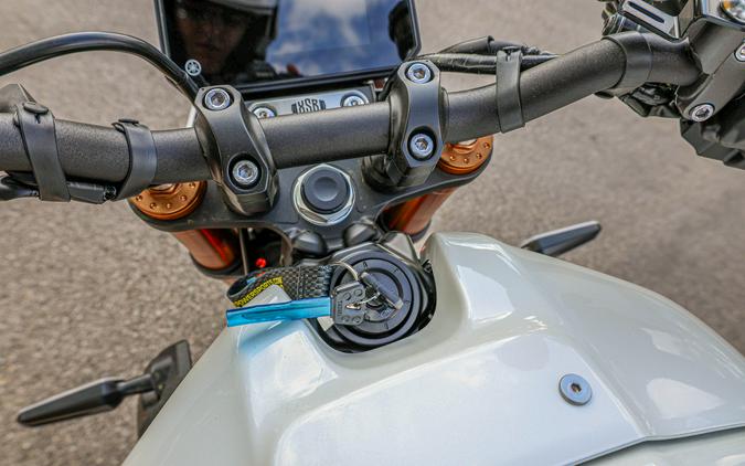 2026 YAMAHA XSR900