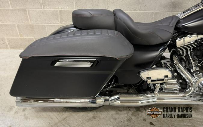 2015 Harley-Davidson® FLTRX - Road Glide®