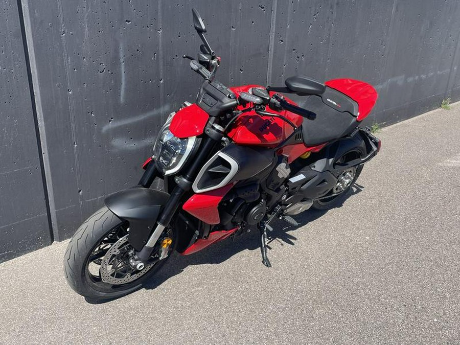 2023 Ducati Diavel V4 Ducati Red