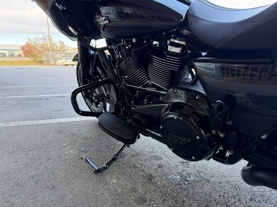 2025 Harley-Davidson® Road Glide® Midnight Firestorm - Black Finish