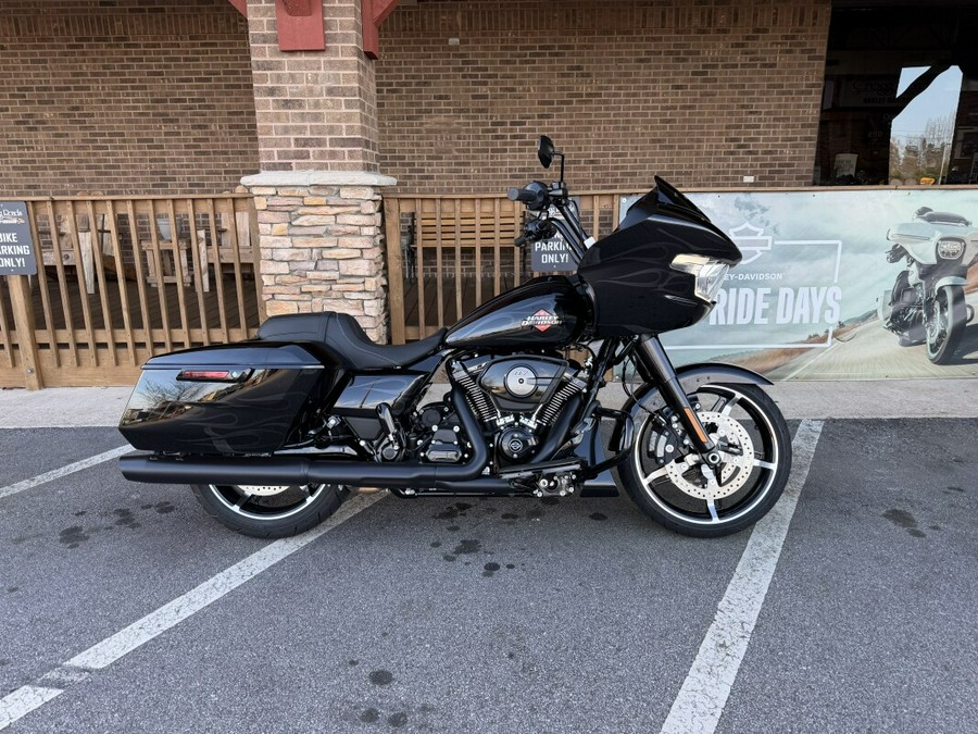 2025 Harley-Davidson® Road Glide® Midnight Firestorm - Black Finish