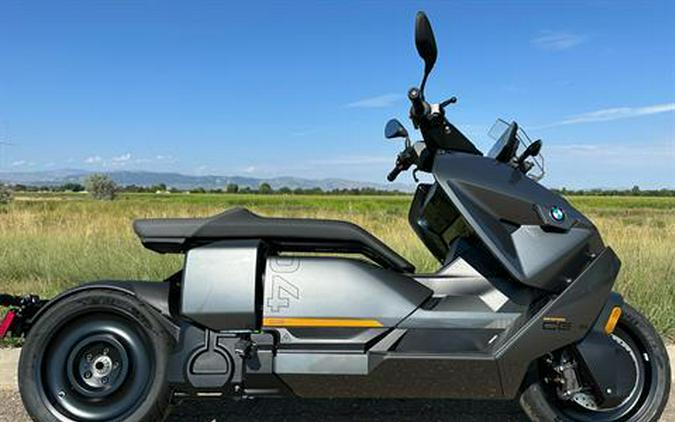 2023 BMW CE 04 Review [Urban Electric Commuter Scooter]