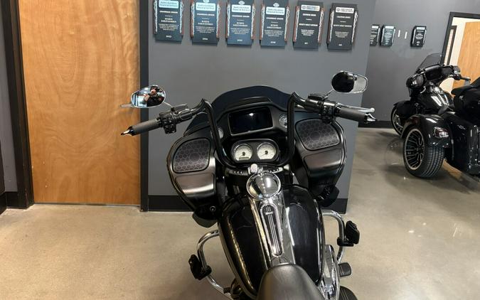 2019 Harley-Davidson® Road Glide® Vivid Black