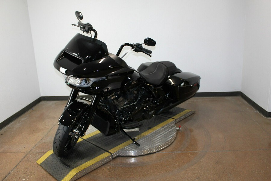 Harley-Davidson® Road Glide® 2026 FLTRX 84667316 VIVID BLACK