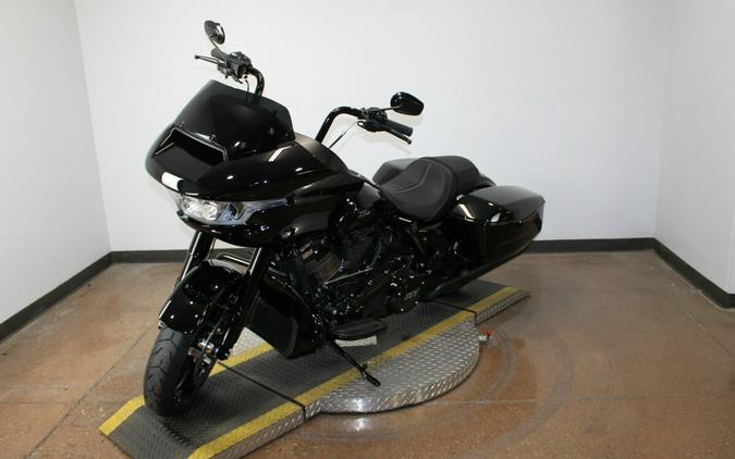 Harley-Davidson® Road Glide® 2026 FLTRX 84667316 VIVID BLACK