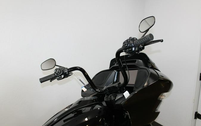 Harley-Davidson® Road Glide® 2026 FLTRX 84667316 VIVID BLACK