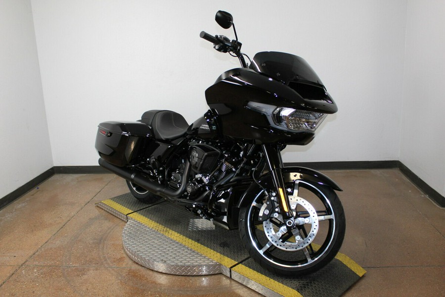 Harley-Davidson® Road Glide® 2026 FLTRX 84667316 VIVID BLACK