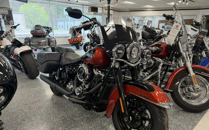 2025 Harley-Davidson® Heritage Classic Whiskey Fire / Vivid Black w/Cast Wheels