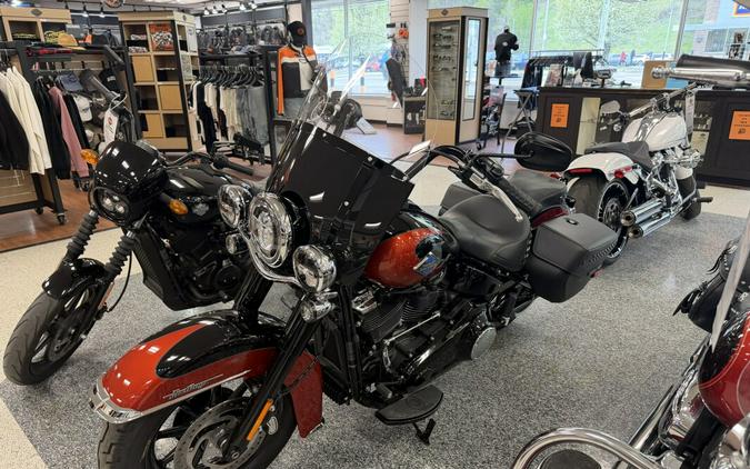 2025 Harley-Davidson® Heritage Classic Whiskey Fire / Vivid Black w/Cast Wheels