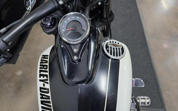 2019 Harley-Davidson® FXFB - Softail® Fat Bob®